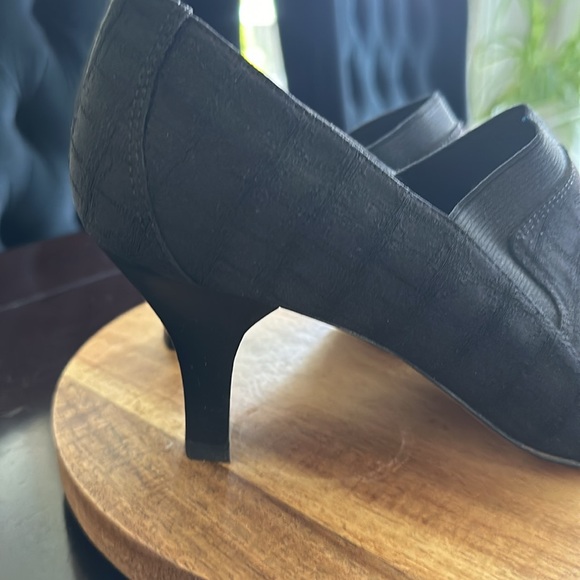 Liz Claiborne shoes - Picture 7 of 11